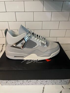 Mens Retro 4 Frozen Moments Size 10.5.